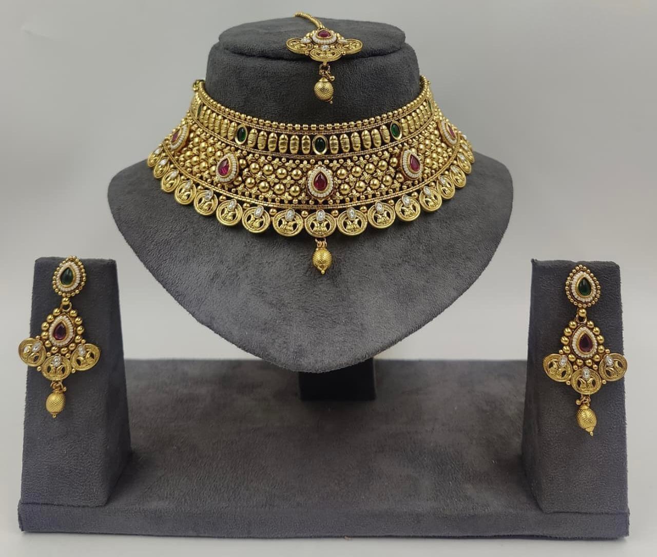 Simple Choker Design 3